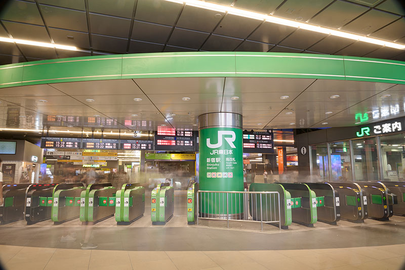 Start from the ticket gate at the south exit of JR.